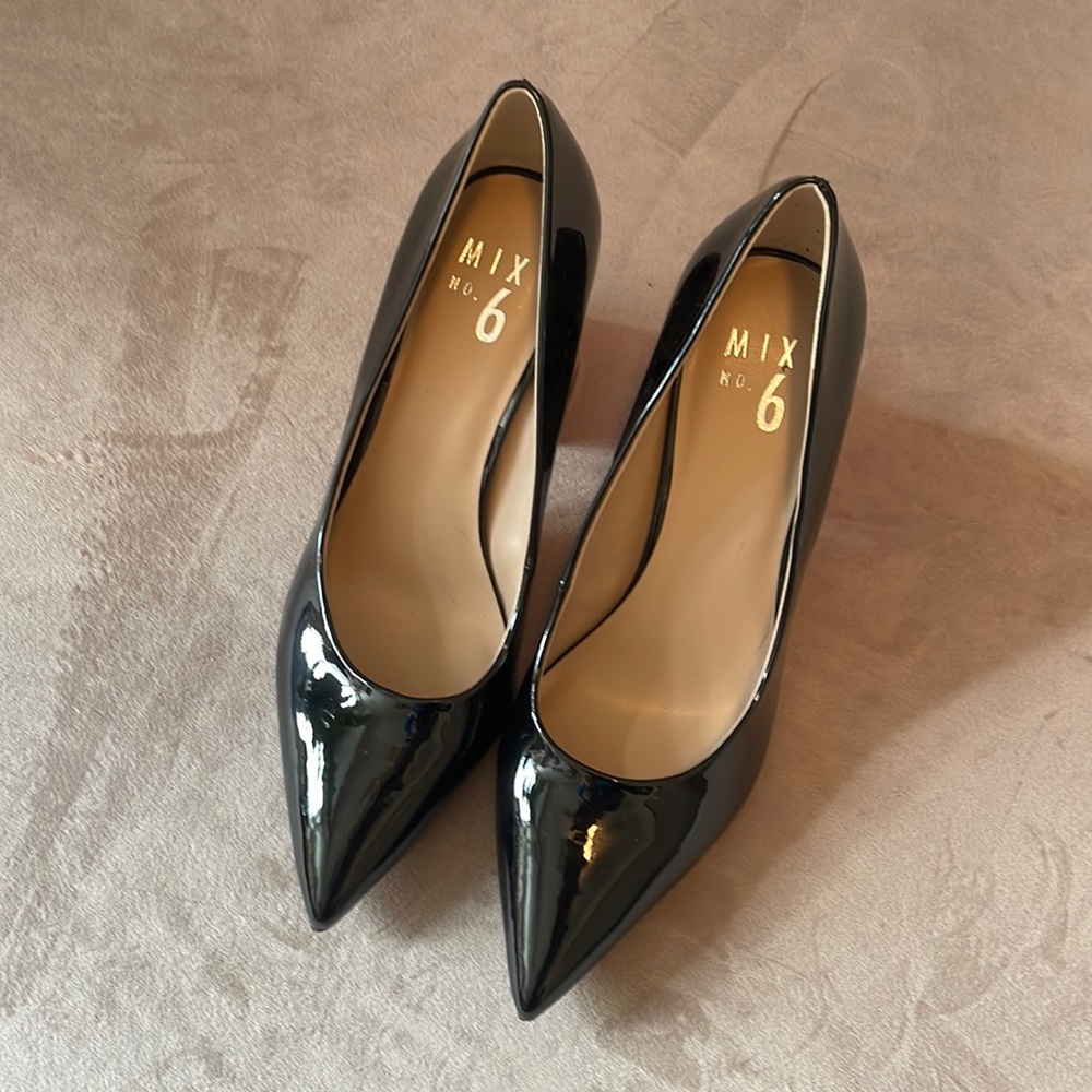Chunky pointed to patent leather heels